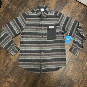 NWT Columbia PFG Men’s Uncharted Over Shirt Long Sleeve Button Up Size Small